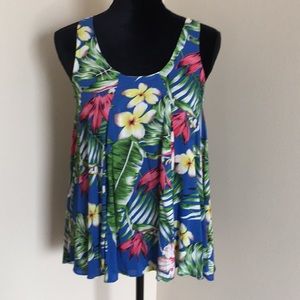 Floral summer top, feels great and comfy, NWT